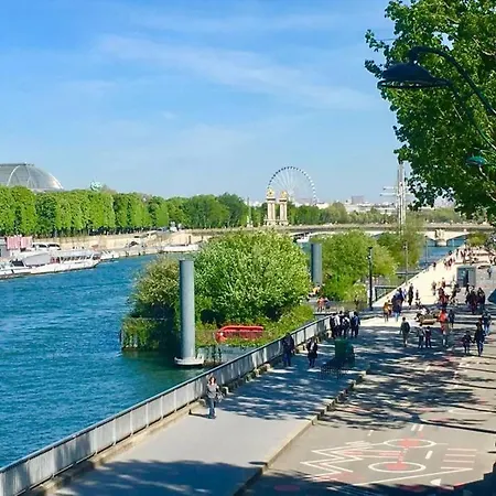 Close To The Eiffel Tower ! * Paris