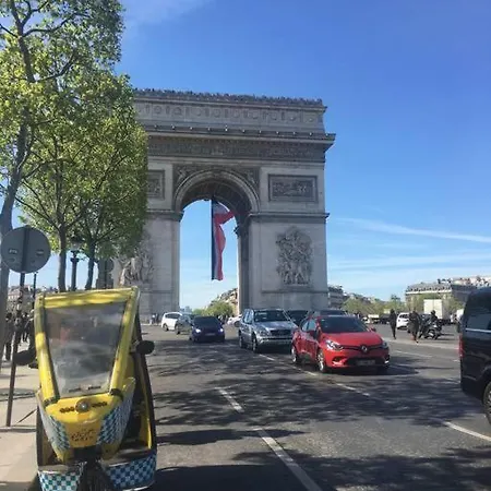 Close To The Eiffel Tower ! *