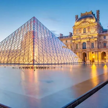 Close To The Eiffel Tower !